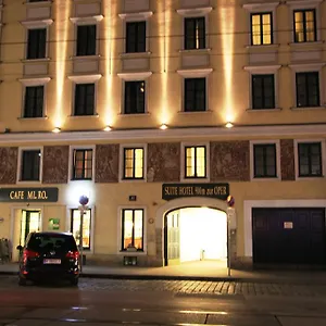 900 M Zur Oper Otel