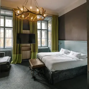 Saint Shermin & Champagne Otel