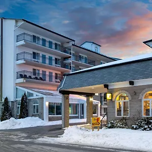 Super 8 By Wyndham By The Falls Канада