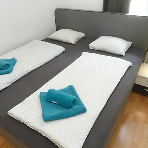 In Near Schoenbrunn & Westbahnhof - Keyless Check-in Apartment